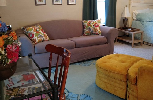 Youngwood House | Bungalow With Luxury Appointments, Great Price! Pet Friendly w/fee