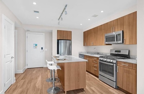 Reston Apartment | Business Traveler Friendly w desk & Wi-Fi | Fairfax County