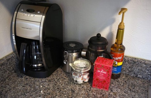Lower Lawrenceville Apartment | Butler St Cozy Retreat, Walk to Breweries & Shops