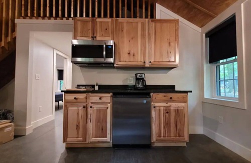 Cuyahoga Falls Cabin | Cabin for 6 in Cuyahoga Valley National Park: Enjoy four-season comfort