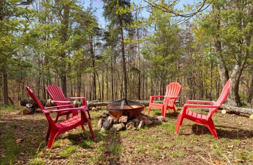 Mathias House | Cabin w Fireplace Fire Pit Grill & Games