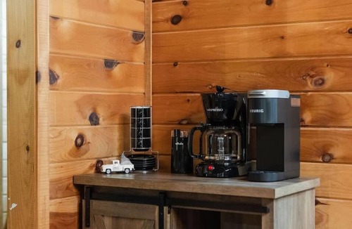 Dial House | Cabin w Lux Gym Firepit Game Room and Playground!