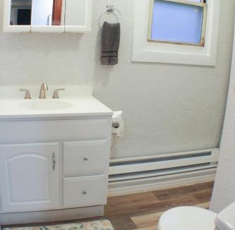 Marshall-Shadeland Apartment | California Ave - 2 BR - Home Away from Home!
