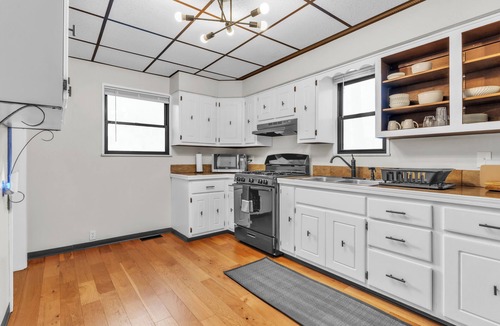Coraopolis Hostel | Calling All Travelers, Workers, & Students-Multiple Rooms-Best Rates