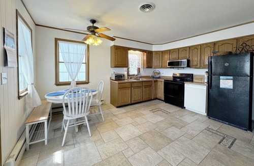 Keen-Wik On the Bay House | Canal-Front Cottage with Dock – Boater’s Retreat Near Fenwick Island