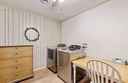 Keen-Wik On the Bay House | Canal-Front Cottage with Dock – Boater’s Retreat Near Fenwick Island