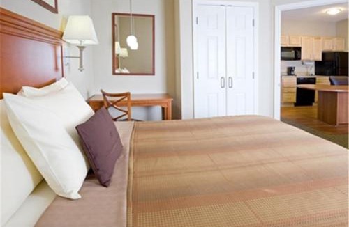 Bordentown Hotel | Candlewood Suites Bordentown-Trenton by IHG