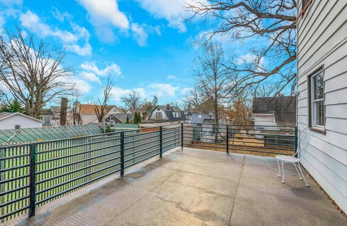 Weequahic Cottage | Capacity for 20 people near the airport