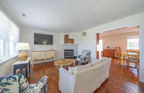 Village Green House | Cape May Cottage on Virginia 3BR/2BA sleeps 10