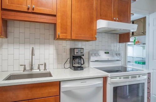 Village Green House | Cape May Cottage on Virginia 3BR/2BA sleeps 10