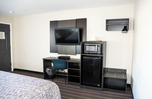 Howell Hotel | Capri inn and Suites