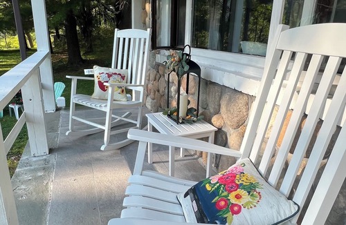 East Branch Ski Chalet | Catskills Cozy Chalet Near The Delaware River Hot tub, Fire pit and Soaking Tub