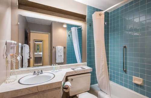 Ithaca Hotel | Cayuga Blu Hotel