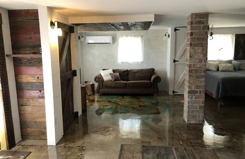 Nitro Apartment | Cedar Hill 2 Super Cute Loft near Charleston