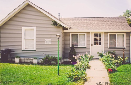 Geneva-on-the-Lake Cottage | Center Strip Location|Pet Friendly|Wi-Fi|A/C|Steps from Winery & Golf Course