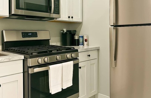 Southwark Apartment | Central Philly Spot | 2BD Apt | 4 Inviting Beds