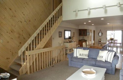 Sea Isle City House | Centrally located just a short walk to the beach!