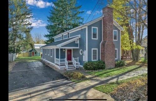 Ellicottville House | Chair Lift Lodge- Best Location in EVL Village!