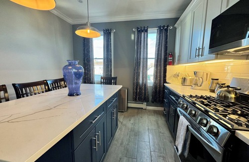 Ampere Apartment | Charming 1-bedroom apartment with WiFi, AC, Laundry & easy commute to NYC!