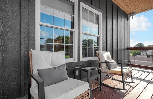 Tarlton Apartment | Charming 1-bedroom apartment in pleasant Tarlton. Where modern meets cozy.