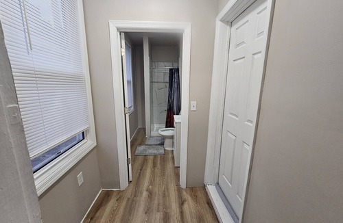 Weequahic Apartment | Charming 1 BR, 1BA, Near Beth Israel Hospital, EWR, NYC Times Square, MetLife.