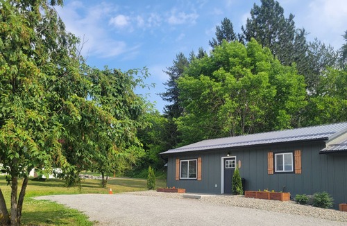 Bonners Ferry House | Charming 2-bdrm bungalow in lovely Bonners Ferry with WiFi, A/C, full kit & bath