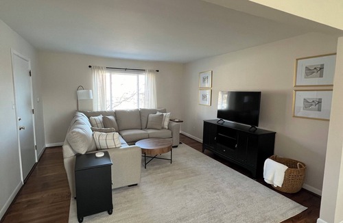 Roselawn Finance Apartment | Charming 2-Bedroom Apartment in Cincinnati