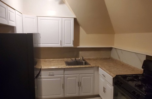 Plainfield Apartment | Charming 2-bedroom apartment in nice Historic Plainfield with WiFi, AC.