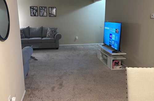 Overlea Apartment | Charming 2-bedroom apartment in fantastic Overlea with AC