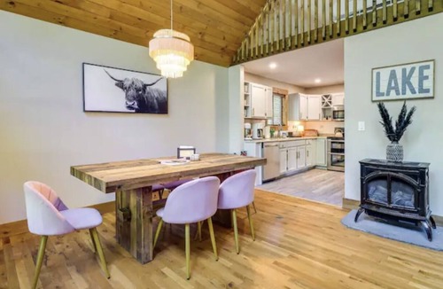 Lackawaxen Cabin | Charming 2-bedroom cabin in brilliant Masthope with pools & skiing minutes away!