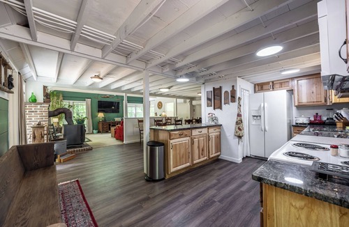 Madison Cottage | Charming 2-bedroom cottage in lovely Madison with WiFi, AC