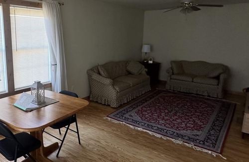 Oakdale Cottage | Charming 2-bedroom cottage in Oakdale with WiFi, AC