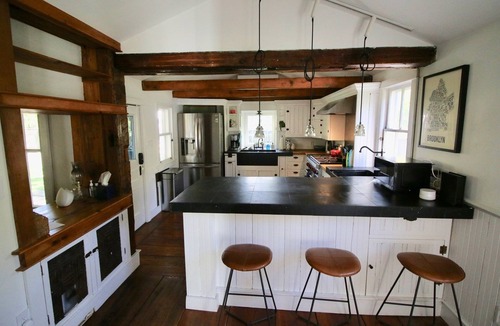 Town of Olive Cottage | Charming 2-bedroom cottage on private 4 acres with modern amenities