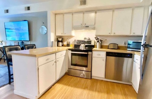 Ridley Park House | Charming 2-bedroom townhome with AC, Ridley Park near Boeing, Train, Philly