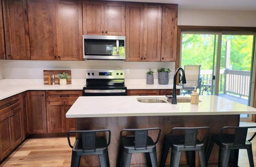 Lancaster Cottage | Charming 3 bed 2 bath home, game & laundry room hot tub in hocking foothills