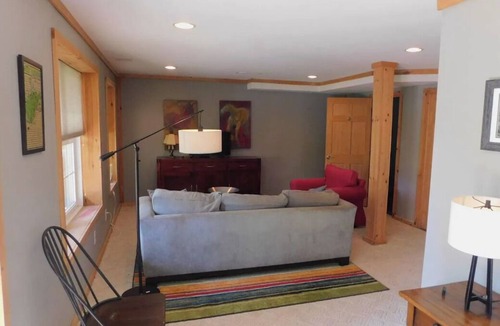 Mathias Cabin | Charming 3-bedroom cabin in marvelous Mathias with AC, WiFi