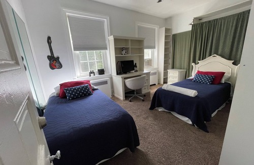 West Bristol Other | Charming 3-bedroom farmhouse in Newportville with fast WiFi and AC