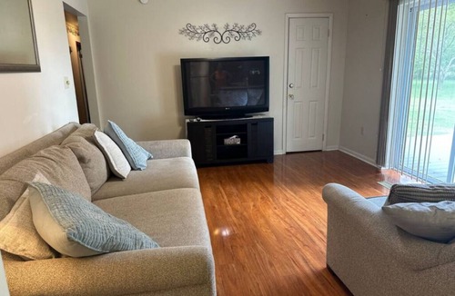 Harrisburg House | Charming 3-bedroom house in beautiful Grantville with WiFi, AC