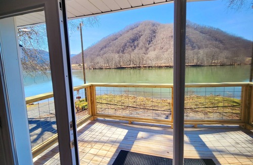 Meadow Bridge House | Charming 3 bedroom home on the New River