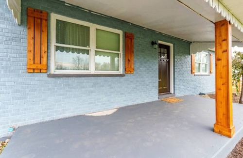 Loveland House | Charming 3-bedroom house -WiFi, game room, office and 4 seasons room in Loveland