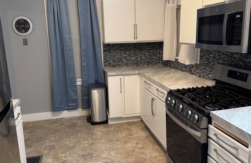 Toledo House | Charming 3-bedroom house next to Hollywood Casino! 1 minute from Interstate 75