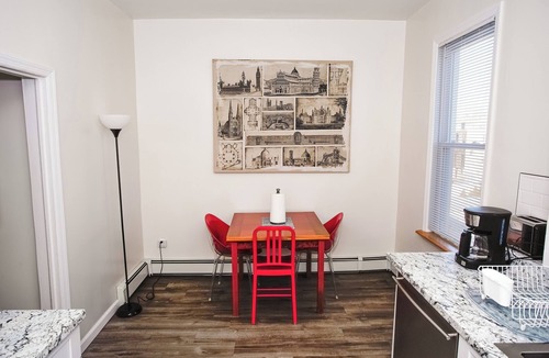The Heights Apartment | Charming 3-bedroom apartment with AC, WiFi in lovely Jersey City