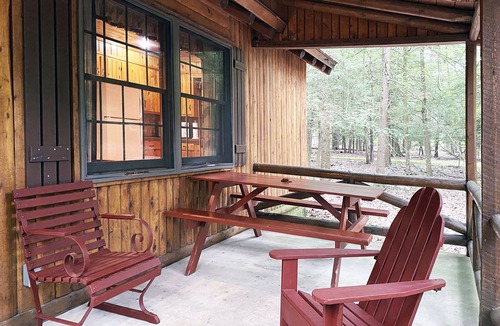 Reeders Cabin | Charming 3 BR Log Cabin in the Poconos