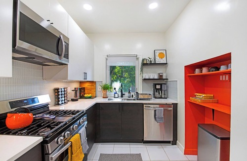 McGinley Square Apartment | Charming 3BD apt minutes from NYC, EWR w/parking