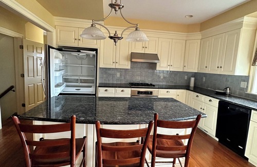 Chesapeake City Cottage | Charming 4-Bedroom Cottage - Vineyard Views & Waterfront Tasting Room & Resort