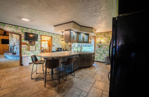 Kane House | Charming 4-BR retro-styled house on large lot in Kane