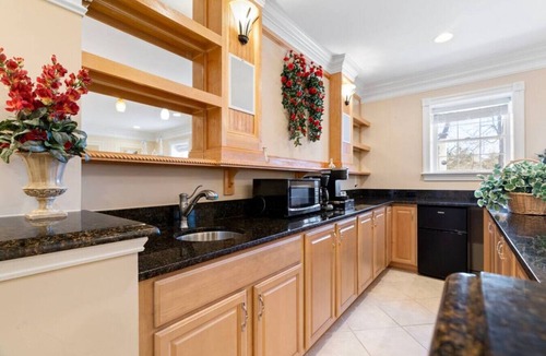 Chantilly Apartment | Charming Apartment Suite, 2 BDR, 1 BATH, Location!