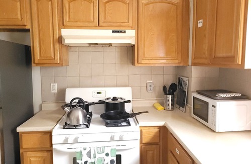 Weequahic Bed & Breakfast | Charming B&B with 3 bedrooms and WiFi, AC in fabulous Newark