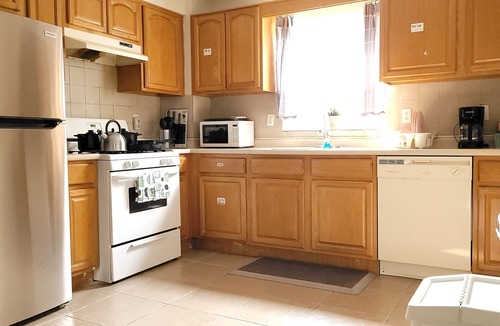 Weequahic Bed & Breakfast | Charming B&B with 3 bedrooms and WiFi, AC in fabulous Newark
