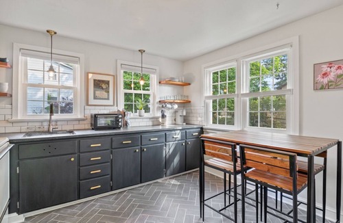 North Wales House | Charming & Comfy ☀ Near Trails ☀ Fireplace ☀ Patio